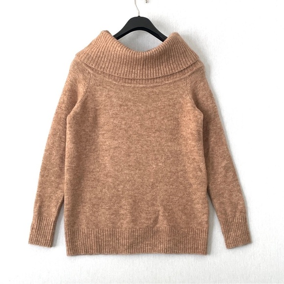 Aritzia Wilfred Free Faretta Off Shoulder Crow Neck Sweater - Picture 7 of 10